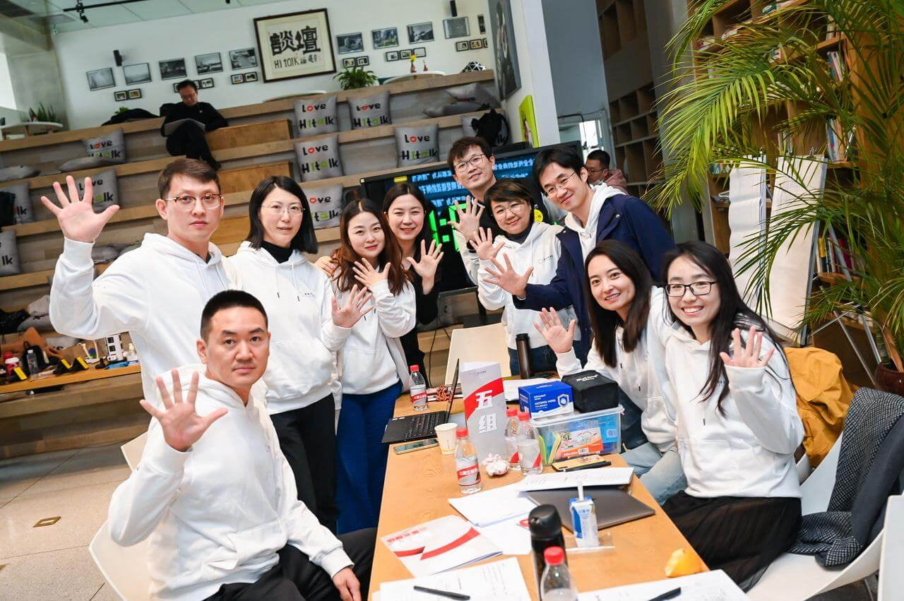 混沌创商院品牌事件图片 - 混沌·真爱创益院项目合作签约仪式