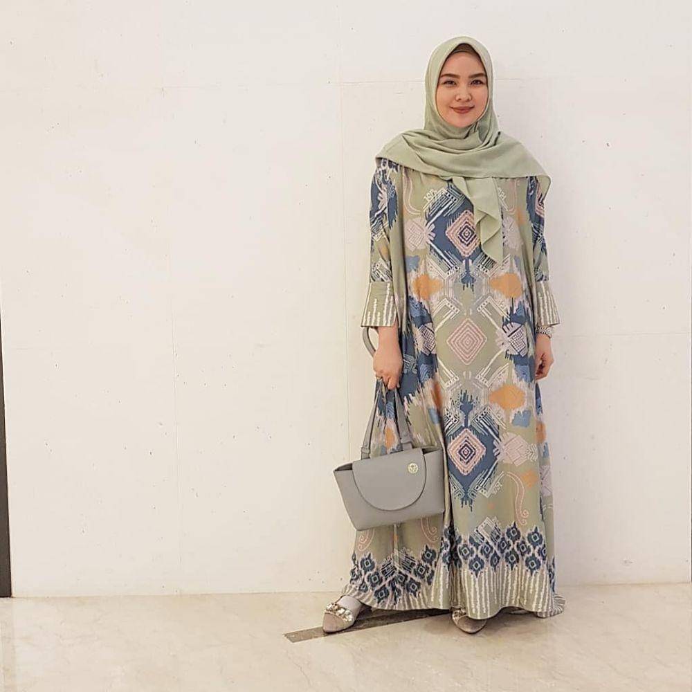 Outfit dress Ria Miranda (instagram.com/riamiranda)